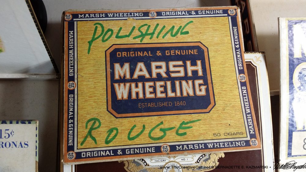 The really common Marsh & Wheeling box with marker decoration.